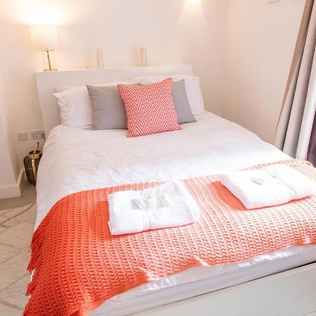 The New52 Oxford By 360Stays - Bespoke 2 Bed Luxury Apartment In The Heart Of Oxford City Centre With Parking エクステリア 写真